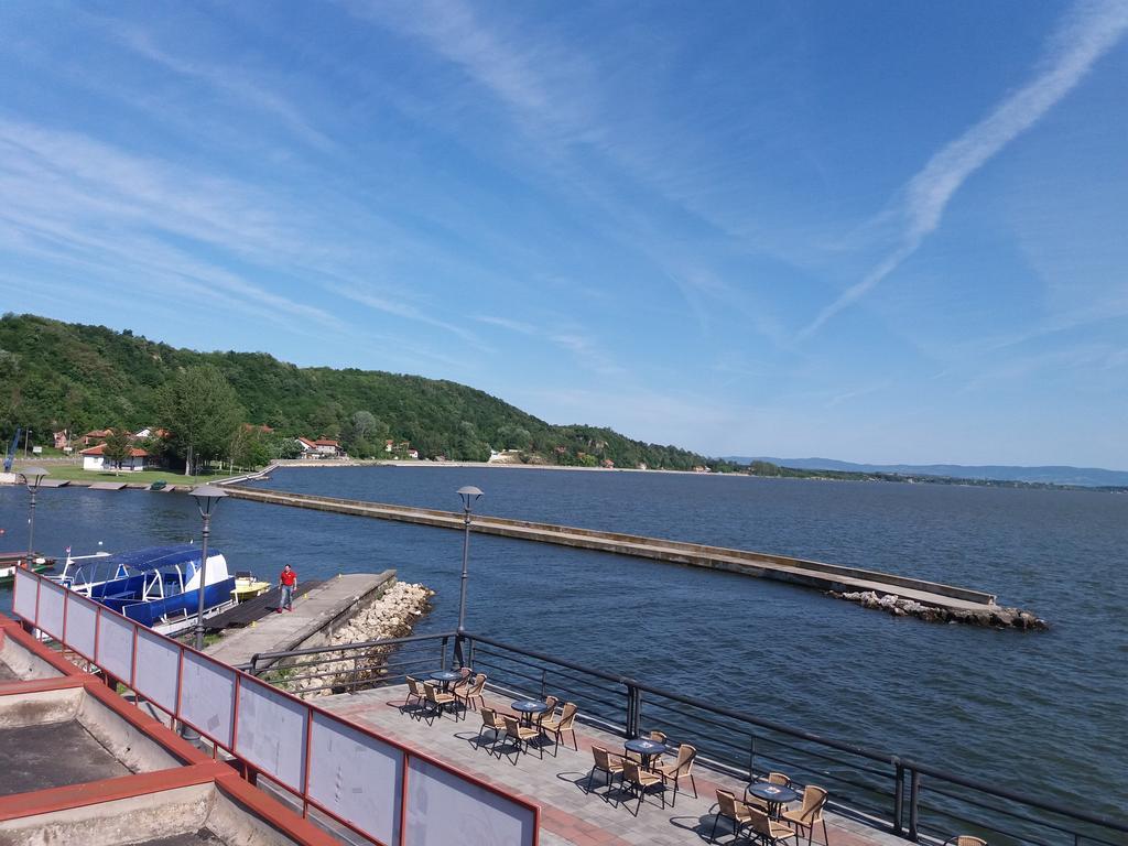 Apartamento Zlatna Ribica Golubac Exterior foto