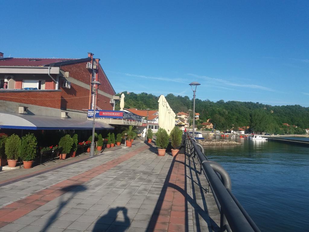 Apartamento Zlatna Ribica Golubac Exterior foto