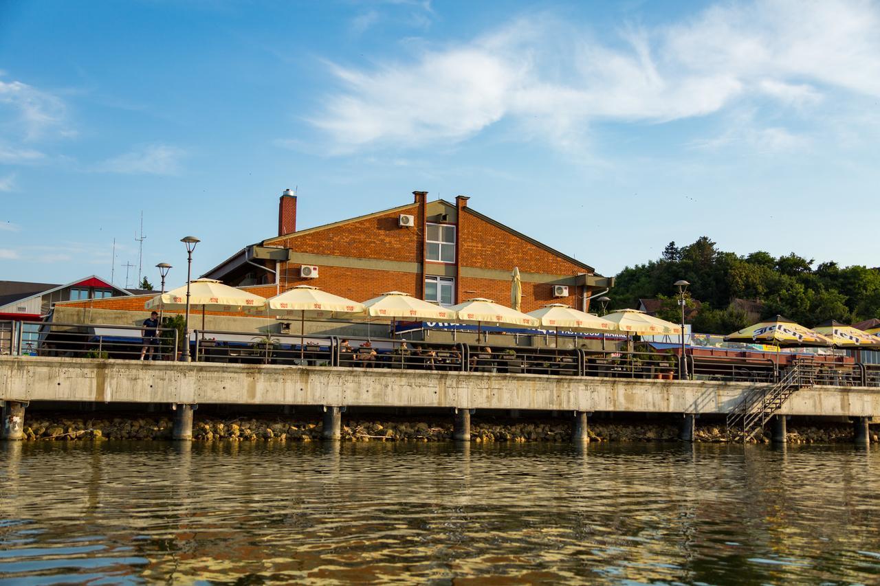 Apartamento Zlatna Ribica Golubac Exterior foto